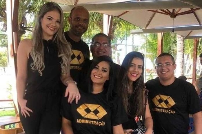 Turma cobra seus direitos. Situação de desprezo do órgão educacional vem causando transtorno para todos