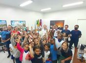 Alunos de escola da comunidade quilombola de Pau d’Arco visitam gabinete do prefeito Luciano
