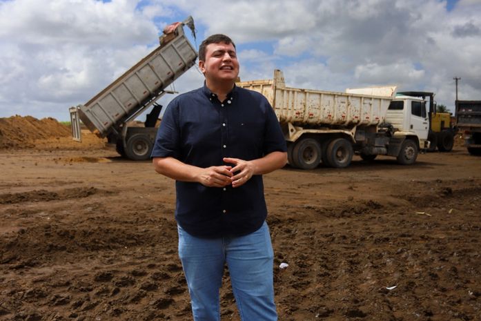 Prefeito Carlos visita início das obras do Novo Mercado de Rio Largo
