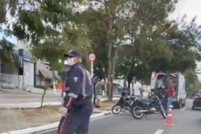 Duas pessoas ficam feridas após acidente com moto na Av. Fernandes Lima