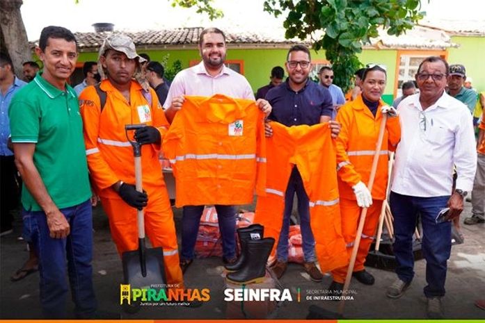 Prefeitura de Piranhas e IGPS entregam uniformes e equipamentos de proteção aos profissionais da limpeza urbana

