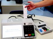 Urna do sistema eletrônico de votos no Brasil.