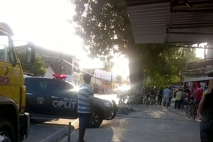 Homens armados invadem agência dos Correios e fazem reféns