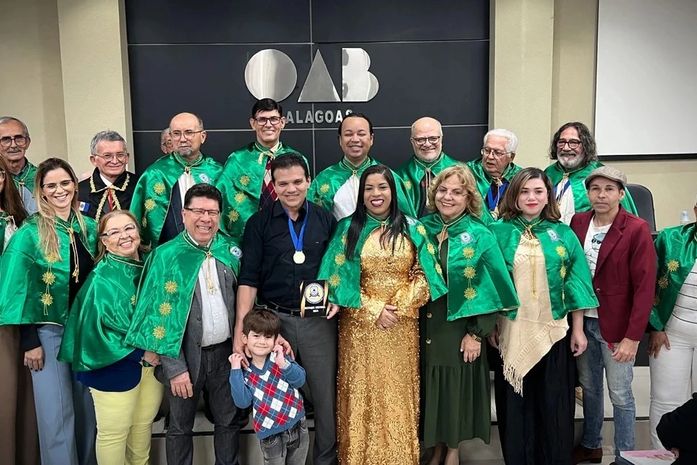 Deputado Ricardo Nezinho recebe comenda da Academia Arapiraquense de Letras e Artes