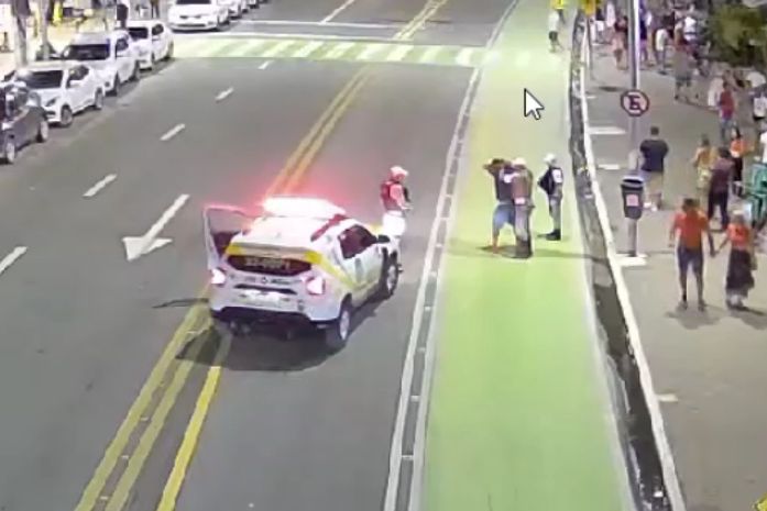 Discussão termina em facada e prisão na orla da Pajuçara, em Maceió