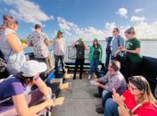 Estudantes de pós-graduação de políticas públicas conhecem funcionamento do Ecoboat, na Lagoa Mundaú