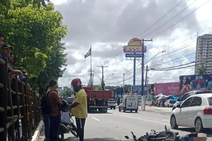 Família diz que motociclista morta em atropelamento caiu após assédio; polícia investiga