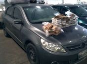 Dupla invade Detran para tentar recuperar 20 kg de drogas em carro apreendido