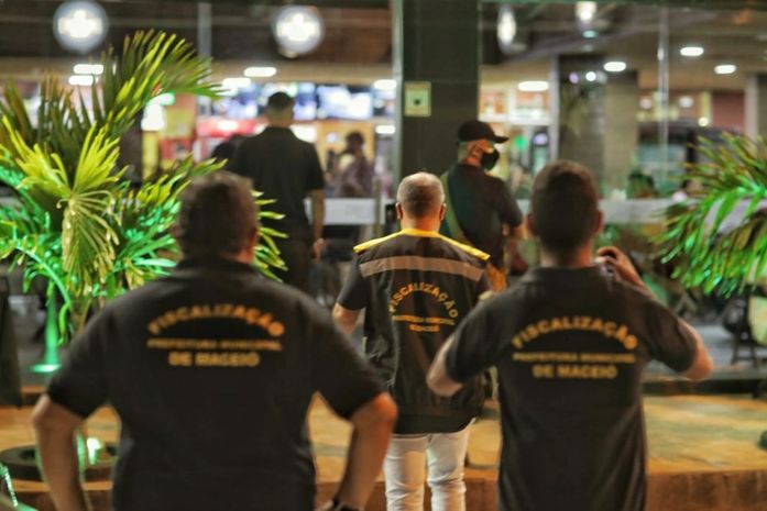 Operação interdita parques e fecha casas noturnas por descumprimento de decreto em Maceió