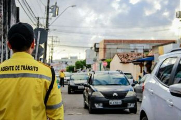 Agentes da Superintendência Municipal de Transportes e Trânsito (SMTT)