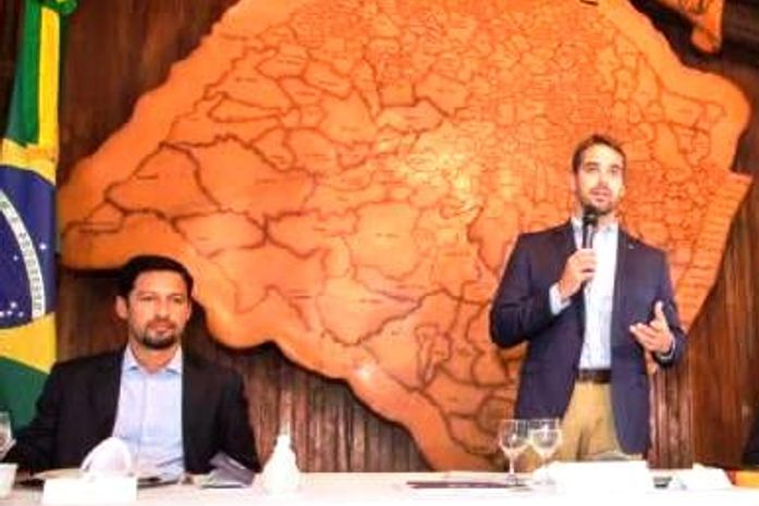 Após entrevista "histórica", governador Eduardo Leite vem a Maceió, a convite de Rodrigo Cunha