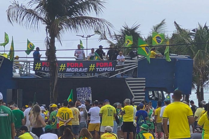 Apoiadores de Bolsonaro realizam ato na Jatiúca e pedem saída de Lula e ministros do STF