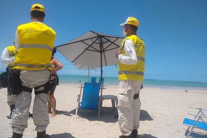 Homem é preso após ser flagrado se masturbando diante banhista na Praia da Pajuçara