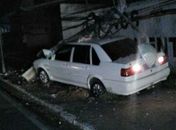 Motorista perde o controle de veículo, atinge poste e deixa parte de Arapiraca sem energia