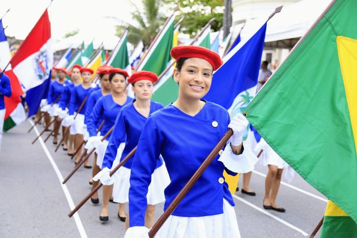 Escolas estaduais encantam público com beleza e criatividade nos 206 anos de Emancipação do Estado
