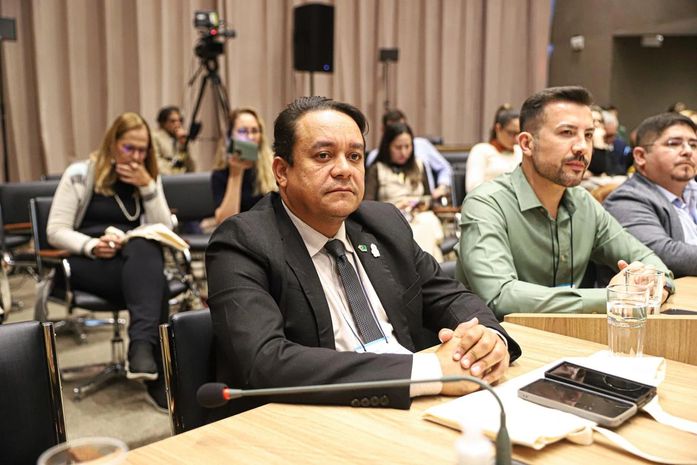 Rodrigo Buarque prestigia resultado de pesquisa sobre Assistência Farmacêutica