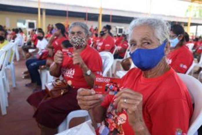 Alimenta Marechal: Prefeito Cacau entrega cartões de complemento de renda para mais 204 famílias deodorenses beneficiadas