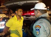 Edilson Ribeiro Guimarães Júnior, de 29 anos, foi preso por porte ilegal de arma