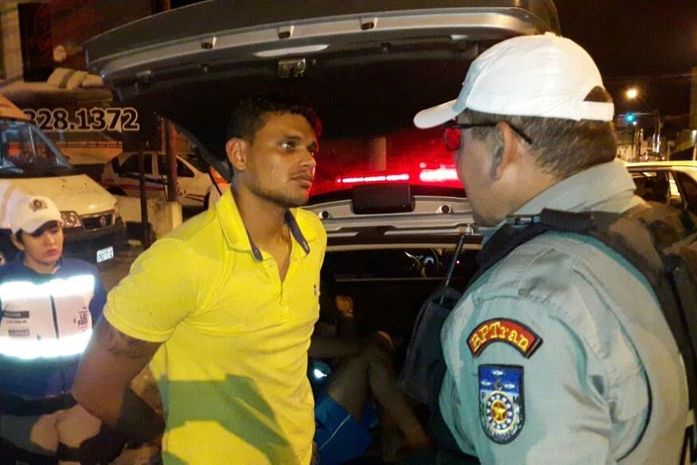Edilson Ribeiro Guimarães Júnior, de 29 anos, foi preso por porte ilegal de arma