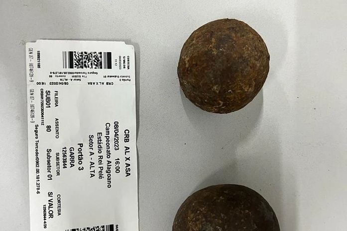 Torcedor do CRB é detido com esferas de aço quando estava a caminho do Rei Pelé para assistir à final do Alagoano