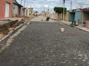 Prefeitura de Arapiraca realiza obras de calçamento em ruas do bairro Cavaco