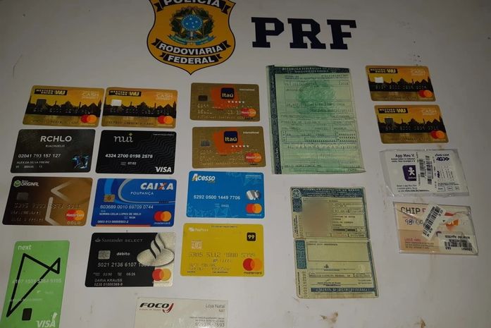 Cartões de crédito foram apreendidos pela PRF