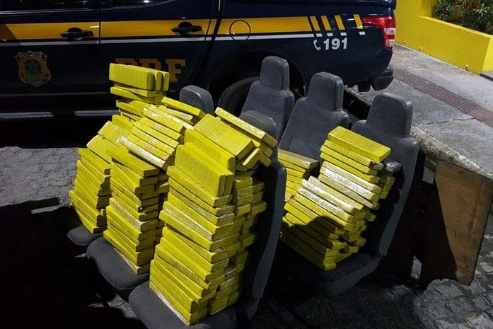 Polícia apreende cerca de 200kg de maconha em micro-ônibus que saiu de São Paulo para Maceió
