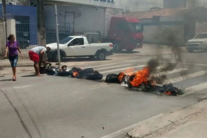 Via interditada entre Barro Duro e Av. Rotary