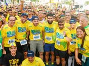 Lixo invade a orla marítima de Maceió