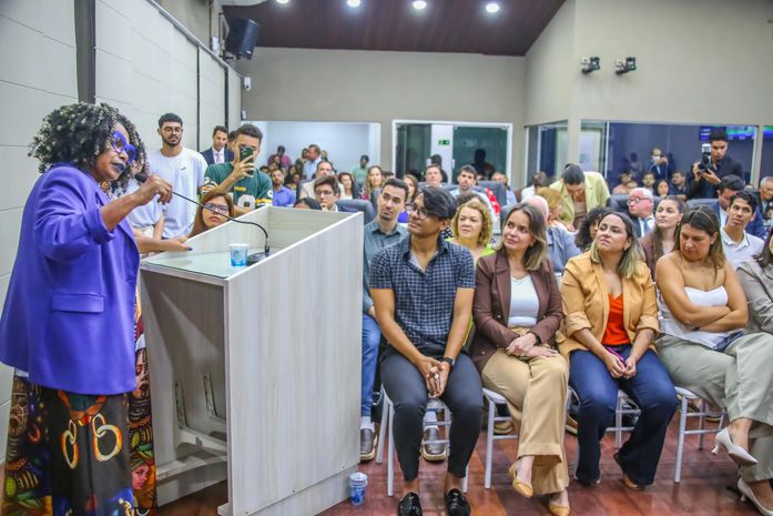 Ei, presidente Chico Filho fala ,com João Henrique, para sancionar a criação do Conselho Municipal para Igualdade Racial.- solicitou esta ativista