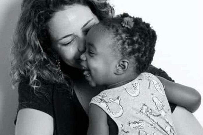Eu, como branca, mãe de uma menina negra. Um relato da atriz, Leandra Leal, que é mãe de Julia, uma menina negra de dois anos.