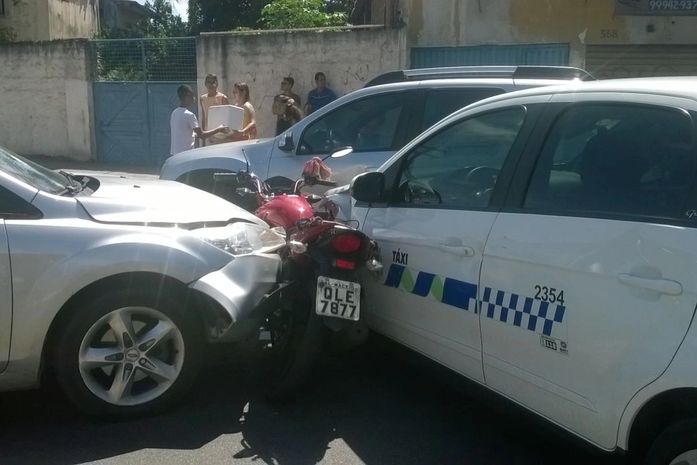 Colisão no bairro de Cruz das Almas