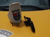 Arma apreendida com o suspeito