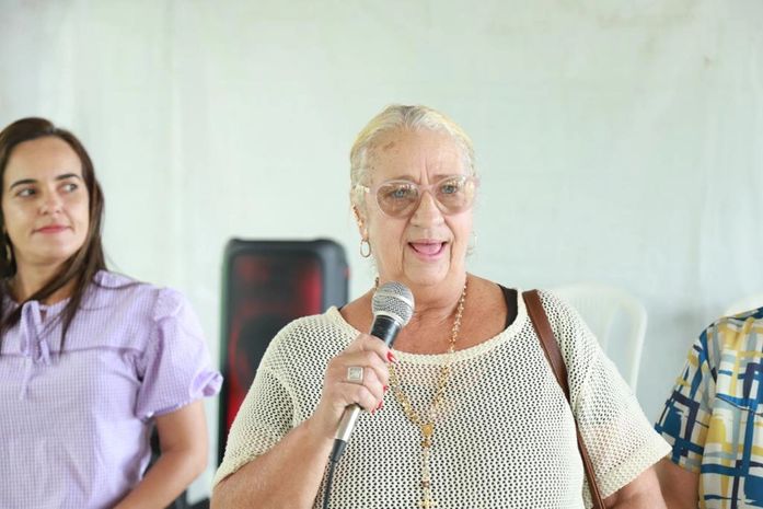 Prefeita Leopoldina anuncia recuperação de trechos da estrada de acesso ao povoado Baixa D'areia em Maribondo