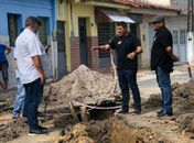 Prefeito George Clemente acompanha construção da nova rede de água