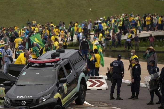 Justiça Militar culpa gestão Lula por 8/1 e isenta polícia e tropa