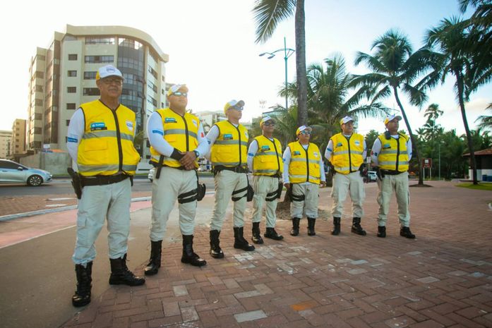 Ronda no Bairro prende dupla por estelionato na Ponta Verde