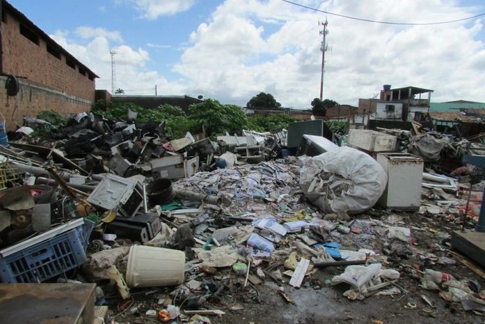 Ferro-velho foi autuado por crime ambiental