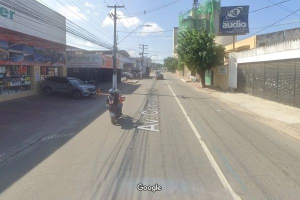 Reparos urgentes na rede de esgoto interditam a Av. Comendador Leão, em ...