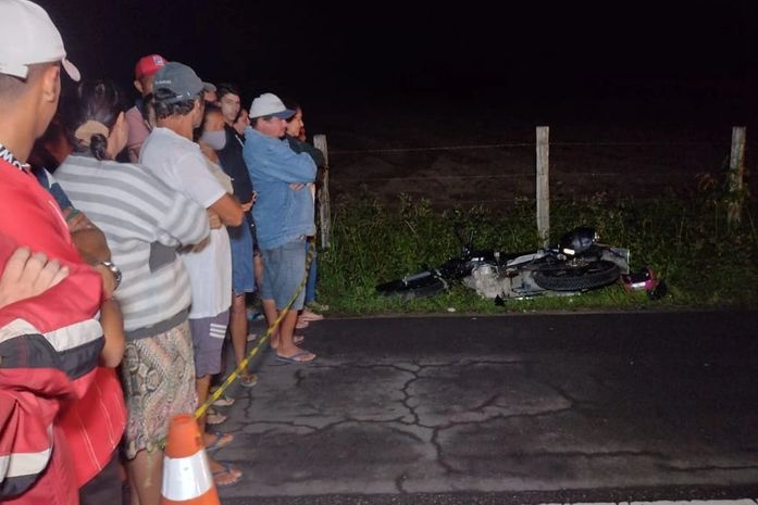 Adolescente de 16 anos morre após motocicleta ser atingida por caminhão no Agreste de Alagoas