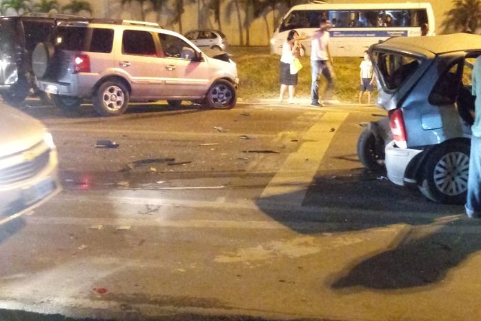 Com sinais de embriaguez, motorista é detido acusado de provocar grave acidente na BR-104