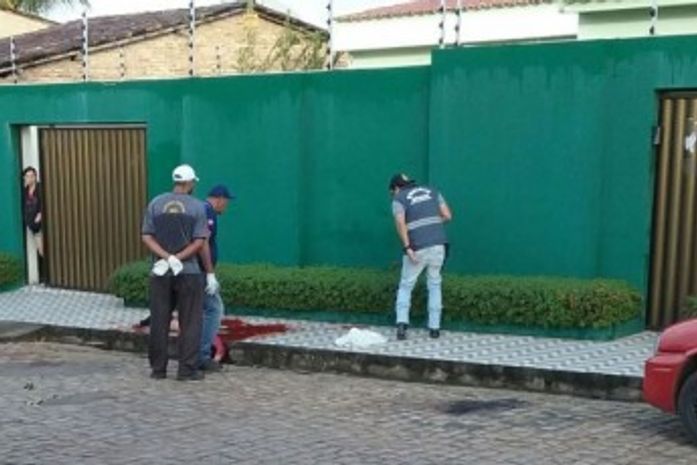 Homossexual é assassinado a facadas