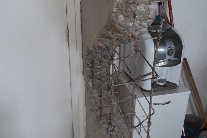 Obra em cozinha de apartamento danifica estrutura e prédio é evacuado pela Defesa Civil