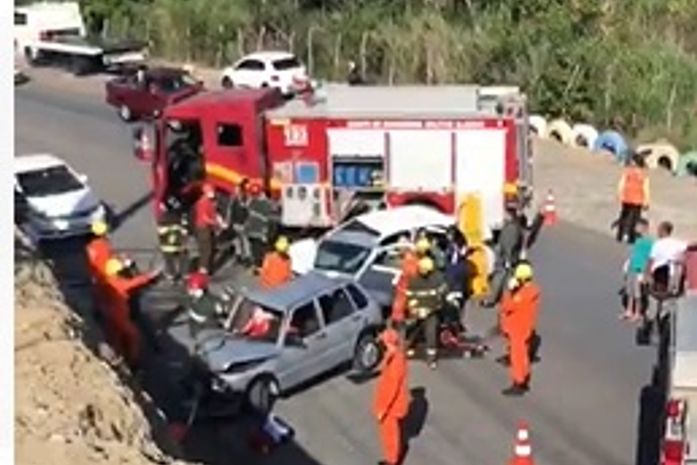 Acidente entre dois carros foi registrado na manhã de hoje