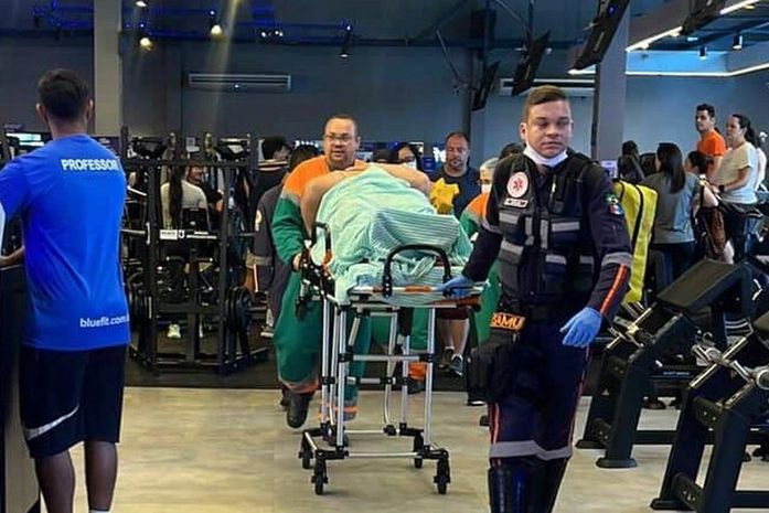 Homem é socorrido para hospital particular após sofrer trauma durante exercício, em academia de Maceió