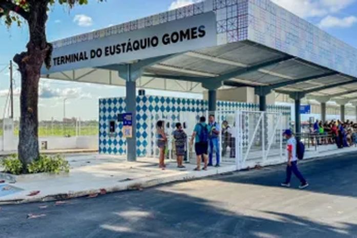 Passageiros relatam superlotação e viagens mais longas após mudanças nas linhas da parte alta: 'Estou exausta'