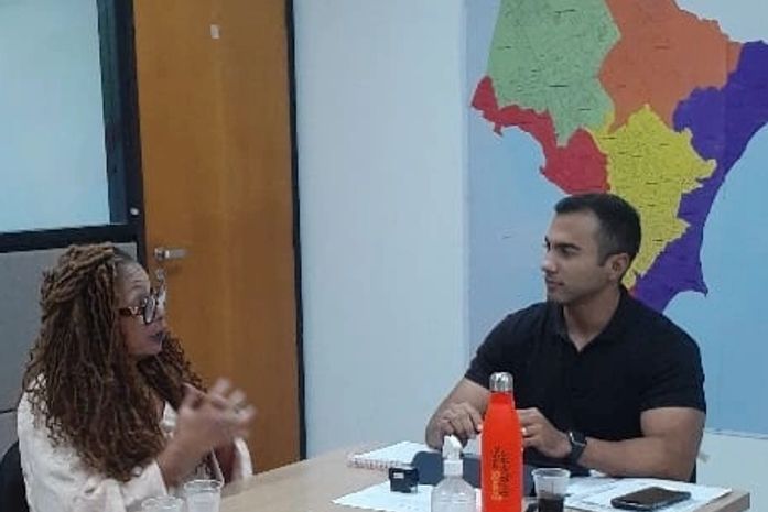 É gratificante trabalhar com uma pessoa como você, Arisia Barros. Como gestor vejo que coloca muito amor, em tudo que faz.- afirmou o presidente da ALURB