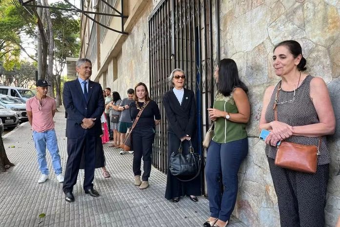 Cármen Lúcia vota em colégio de Belo Horizonte neste domingo