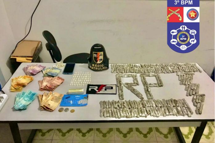 Com passagens pela polícia, adolescente é flagrado com 233 bombinhas de maconha 
