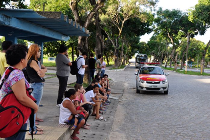 Após falta de energia, homem é preso acusado de fazer arrastão na Ufal